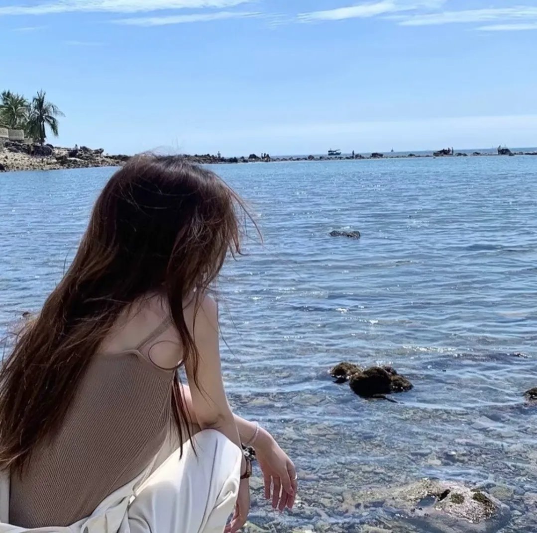 蔚山春晓 海报